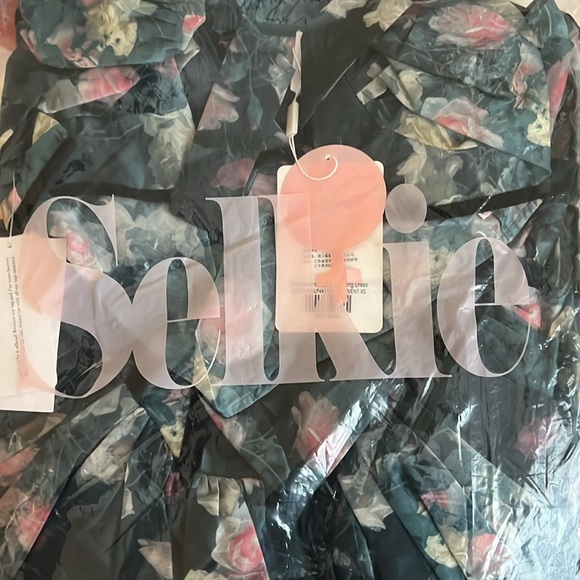 Selkie Dresses The Enchantment Swan Song Dress - Picture 4 of 4